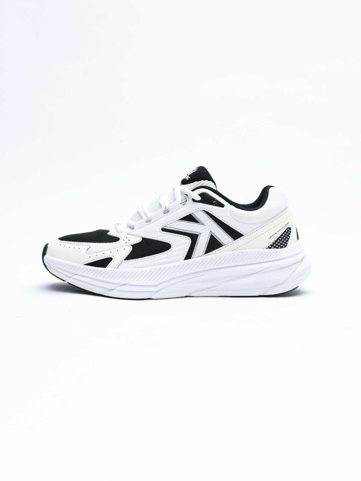 Кроссовки KELME Men's Sports Shoes (White/Black)