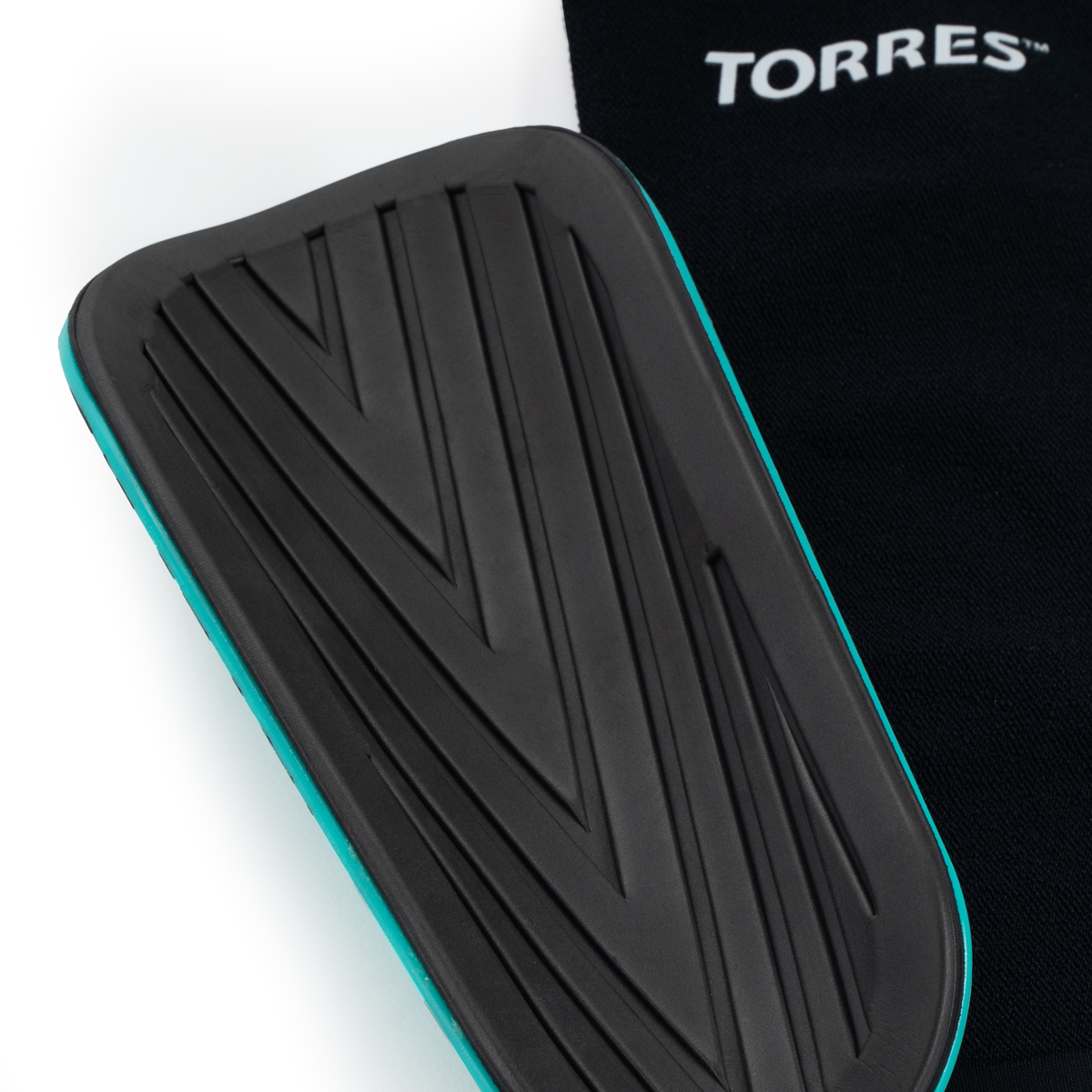 Щитки футбольные TORRES Pro, FS2308S, р. S, без голеностопа, без заст., эласт.чулок, черно-бирюзовый