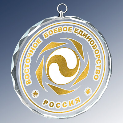 Медаль из стекла с гравировкой и фольгой