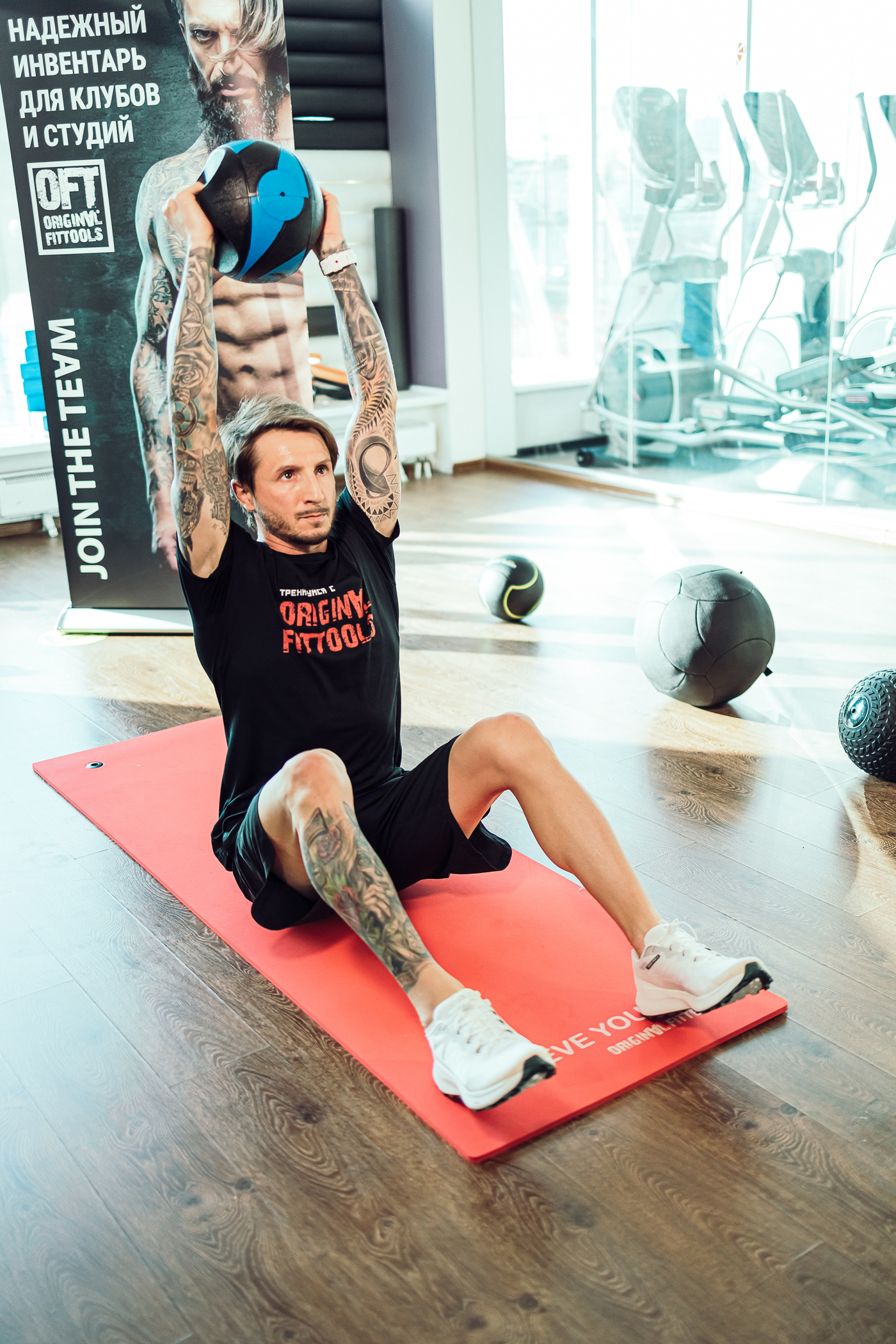 Мяч тренировочный (медицинбол) с хватами, 8 кг