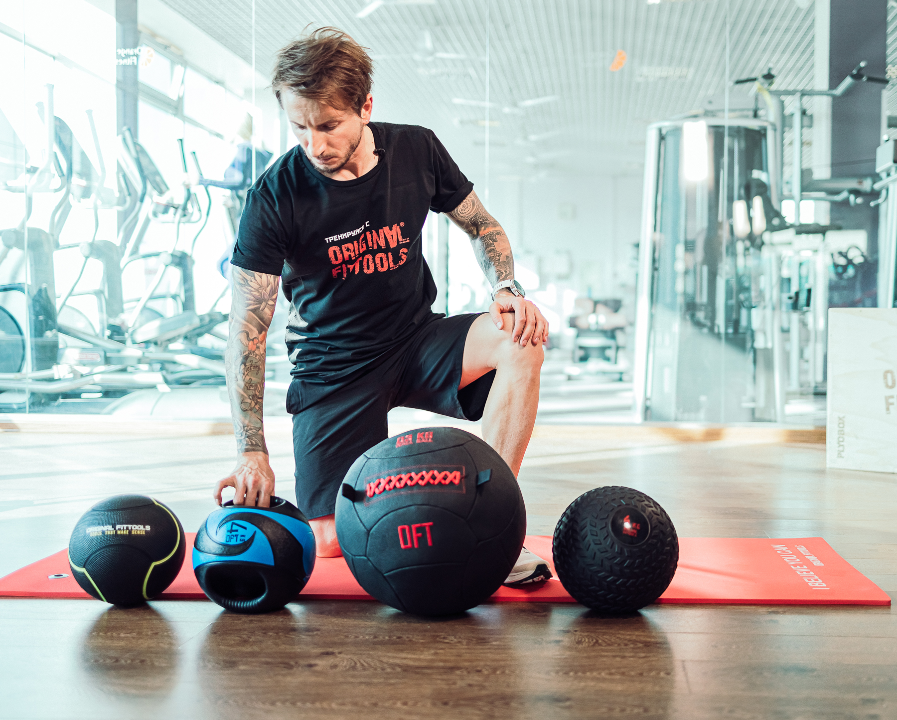 Мяч тренировочный (медицинбол) с хватами, 8 кг