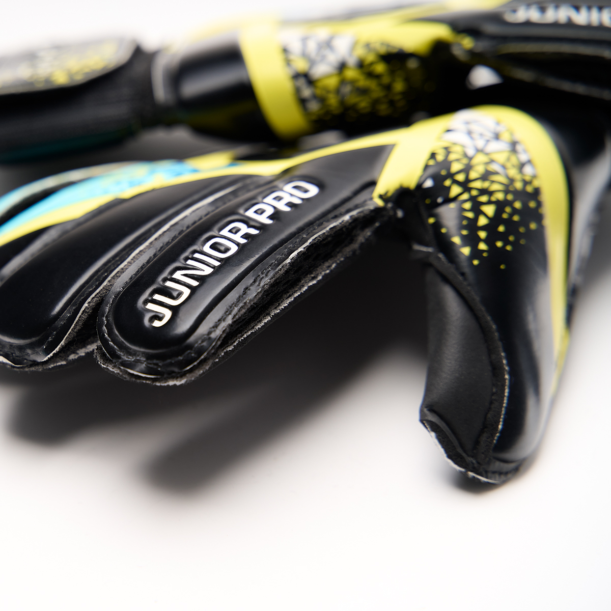 Перчатки врат. TORRES Junior PRO, FG0523808-6, р.6, 4 мм латекс, удл.манж., черно-желто-голубой