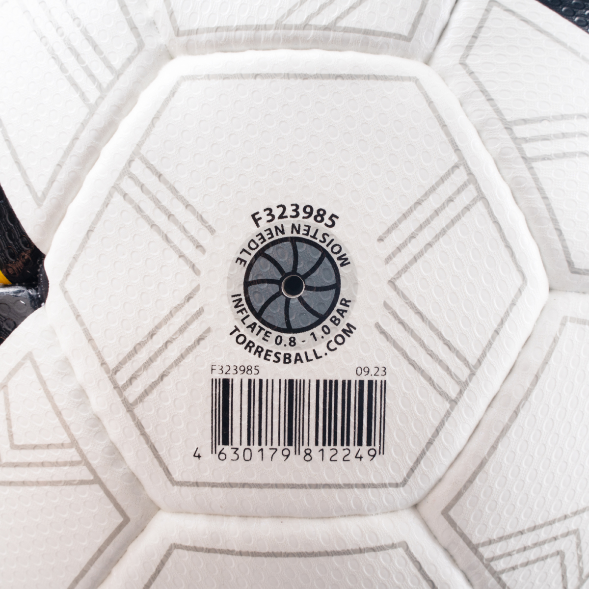 Мяч футб. TORRES Pro, F323985, р.5, 32 панел. EPU-Microf, 4 подкл. слоя, ручная сшивка, бело-мультик