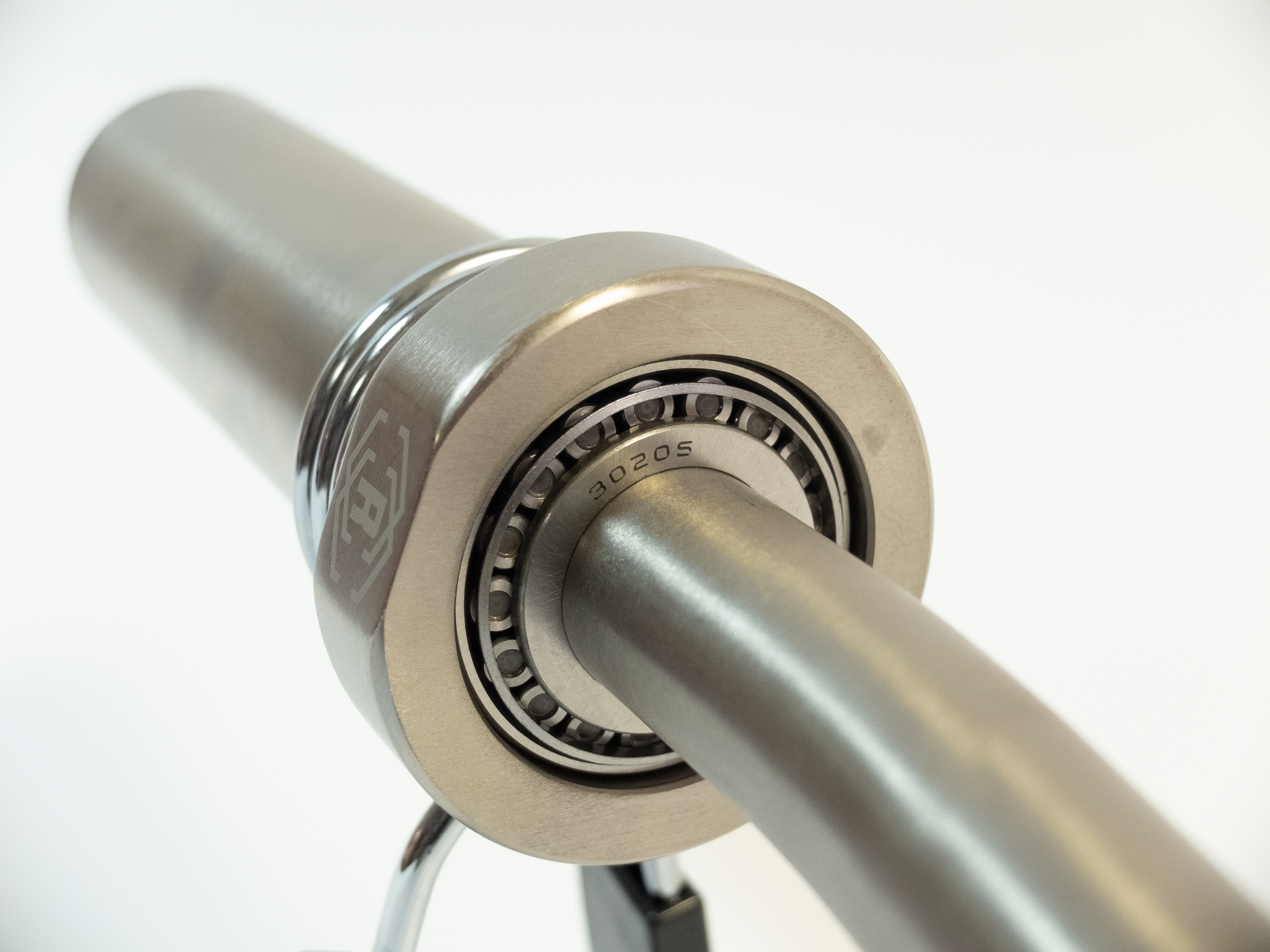 Гриф олимпийский слабоизогнутый 47" REBEL с упорными подшипниками и замками